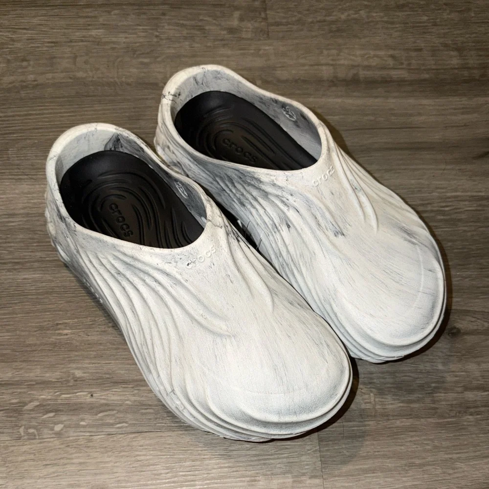 Crocs Echo Wave Marbled White Clogs
